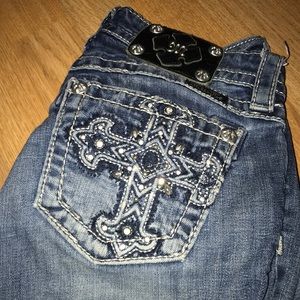 Cross signature boot miss mes